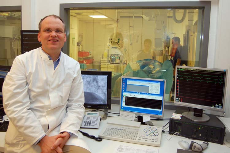 Prof. Dr. Albrecht Elsässer im Herzkathederlabor des Klinikums Oldenburg.