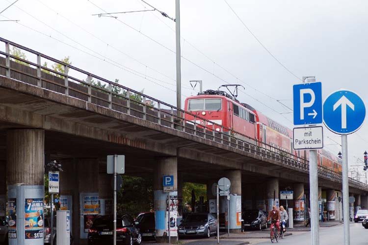 Ein Unfall mit einem Gefahrgutzug auf der Pferdemarktbrücke könnte verheerende Folgen für die Stadt Oldenburg haben.