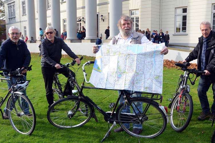 Heiko Ahlers  hat zusammen mit anderen begeisterten Fahrradfahrern die ADFC-Radwanderkarte Oldenburger Land erstellt.