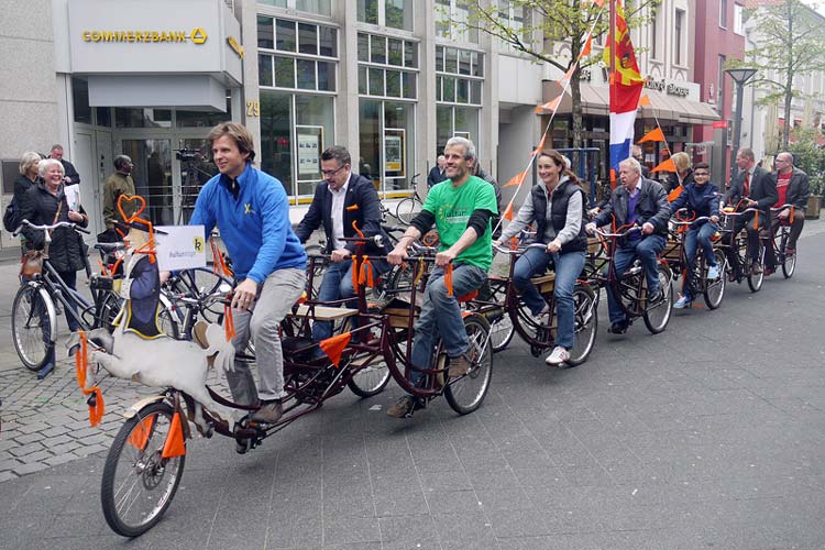 Die erste Tour mit dem Groningener Botschaftsfahrrad führte durch die Oldenburger Innenstadt.