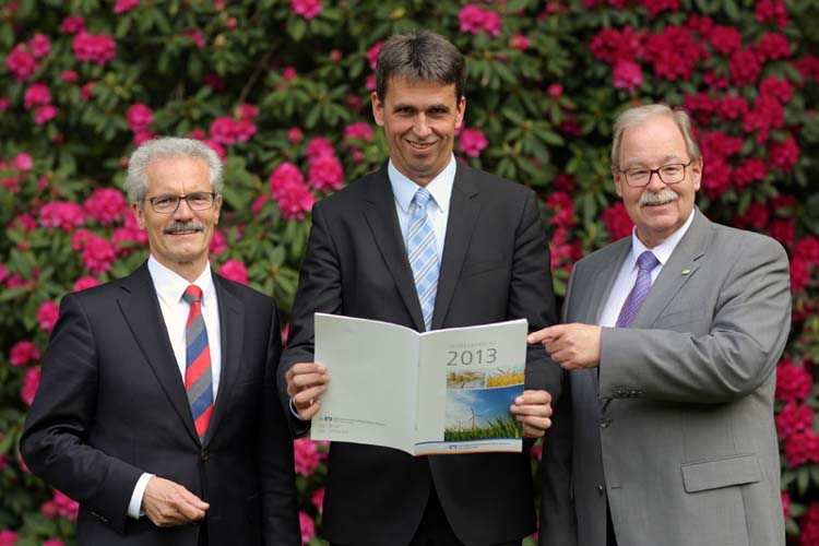 Stellten die Geschäftsergebnisse 2013 der genossenschaftlichen Unternehmen vor: die Verbandsdirektoren Georg Litmathe und Johannes Freundlieb mit Abteilungsleiter Harald Lesch.