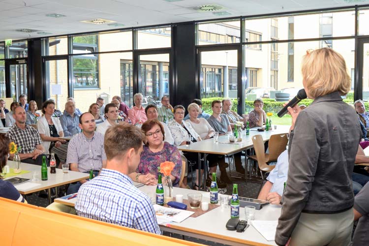 Rund 100 Mitglieder der Werbegemeinschaften trafen sich in der EWE-Kantine an der Cloppenburger Straße.