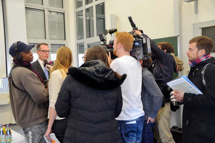 Der vor dem Landgericht Oldenburg angeklagte Krankenpfleger Niels H. ist möglicherweise für zwölf Todesfälle im Klinikum Oldenburg verantwortlich.