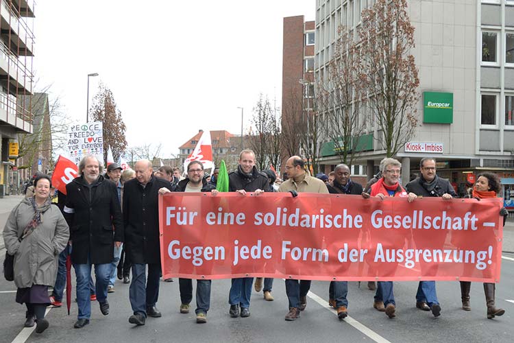 Am Welttag gegen Rassismus gingen in Oldenburg mehr als 1000 Bürgerinnen und Bürger auf die Straße, um gegen Ausgrenzung zu demonstrieren.