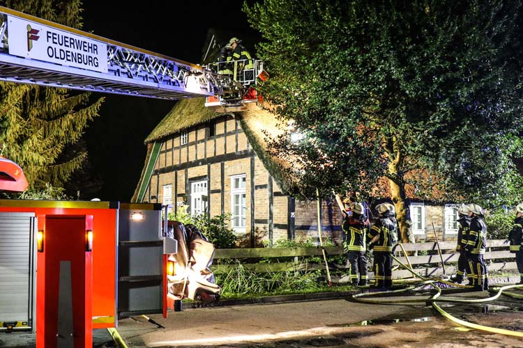 In Donnerschwee wurde vermutlich ein Hausdach in Brand gesteckt.