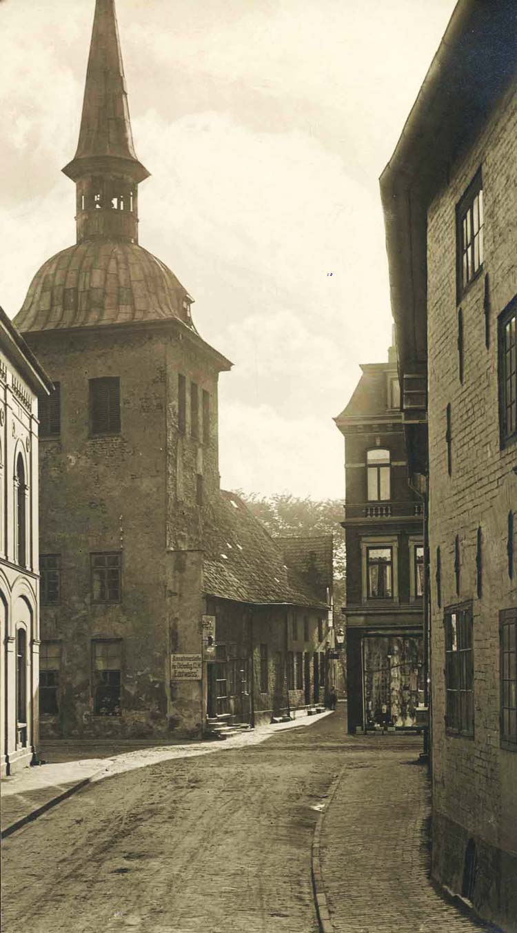 Die Oldenburger Wallstraße und der Lappan um 1900.