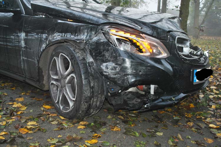 Metallische Schleifgeräusche eines Fahrzeugs, die im Gebäude der Autobahnpolizei zu hören waren, lösten heute Morgen einen Einsatz aus.