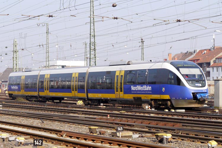 Heute fuhr ein Zug der NordWestBahn zwischen Hude und Delmenhorst in einen Lkw. Die Bahnstrecke zwischen Oldenburg und Bremen ist gesperrt.