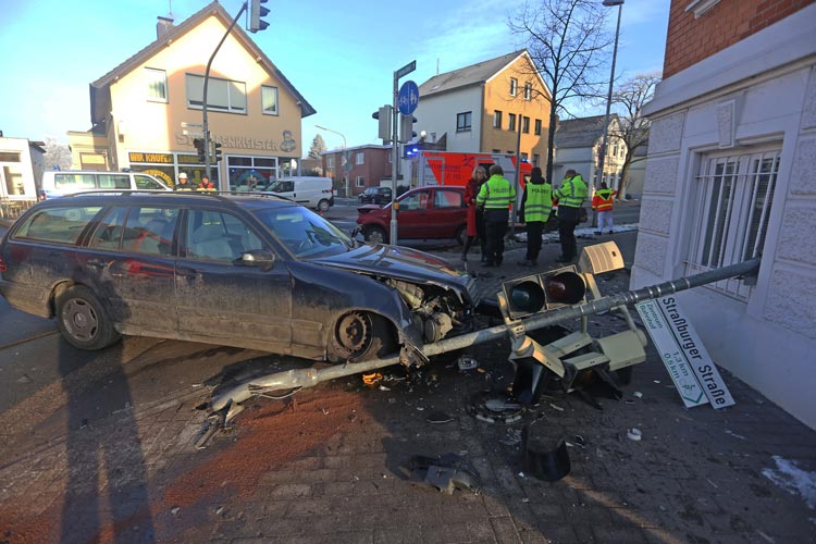 Poldel Landkreis Wesermarsch Schwerer Verkehrsunfall Mit