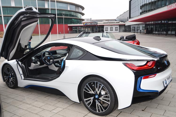 Der BMW i8 ist nicht nur ein Hingucker, er ist der erste Sportwagen mit den Verbrauchs- und Emissionswerten eines Kleinwagens.