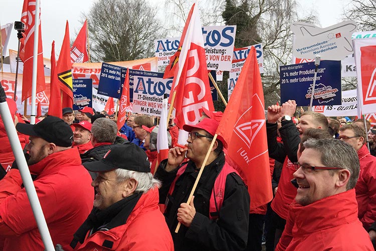 Vor den Weser-Ems Hallen fand die Kundgebung zur ersten Runde der Tarifverhandlungen statt.