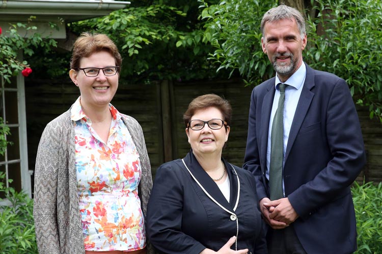 Oberkirchenrätin Dr. Susanne Teichmanis, Synodenpräsidentin Sabine Blütchen und Bischof Jan Janssen informierten über die Synode.