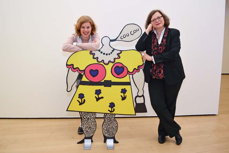 Dr. Jutta Moster-Hoos und Dr. Sabine Siebel laden zur Plakat-Ausstellung von Niki de Saint Phalle und Jean Tinguely in das Oldenburger Horst-Janssen-Museum ein.