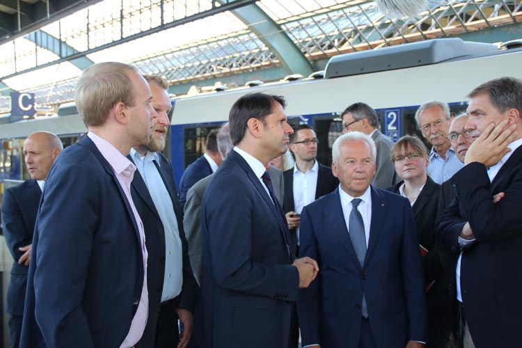 Dennis Rohde, Ulf Prange, Olaf Lies, Rüdiger Grube und Jürgen Krogmann sprachen heute in Oldenburg über die sanierungsbedürftige Gleishalle.