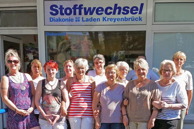 Für die vier Diakonie-Läden in Oldenburg werden dringend ehrenamtliche Helfer gesucht, die die Arbeit unterstützen.