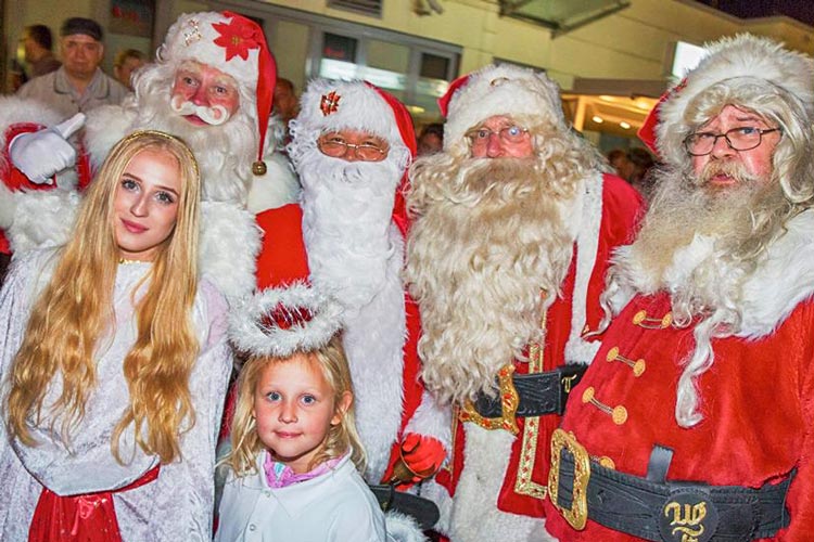 Eingebettet in einen Weihnachtsmarkt findet am Samstag, 5. November, der Santa-Contest in Sande statt.