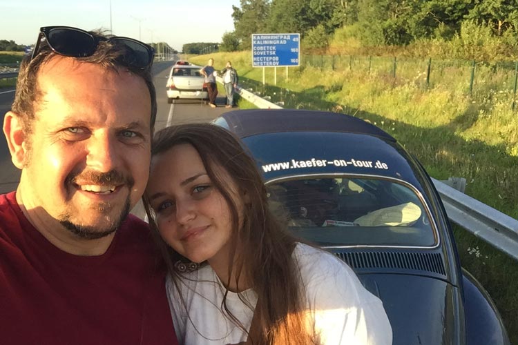 Selfie von Maik und Nel kurz nach Passieren der Grenze zu Russland / Kaliningrad.