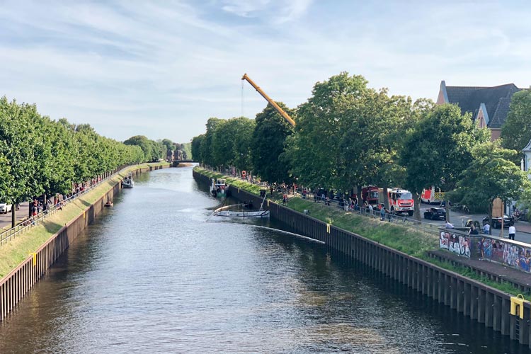 Zwischen der Cäcilien- und der Amalienbrücke ist in Oldenburg heute ein Börteboot gesunken.