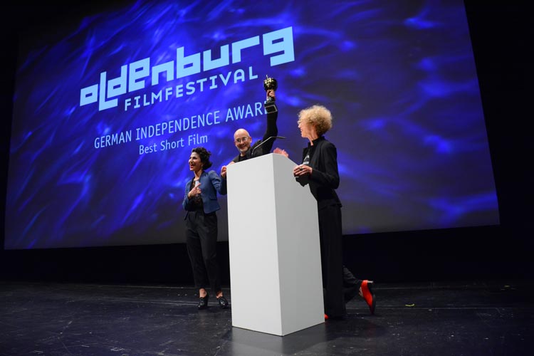 Neda Rahmanian, Torsten Neumann und Dagmar Jacobs bei der Vergabe des German Independence Awards Best Short Film.