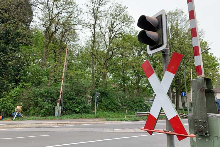 Für die Arbeiten müssen die Bahnübergänge Alexanderstraße (Foto) und Bürgerbuschweg abwechselnd gesperrt werden.