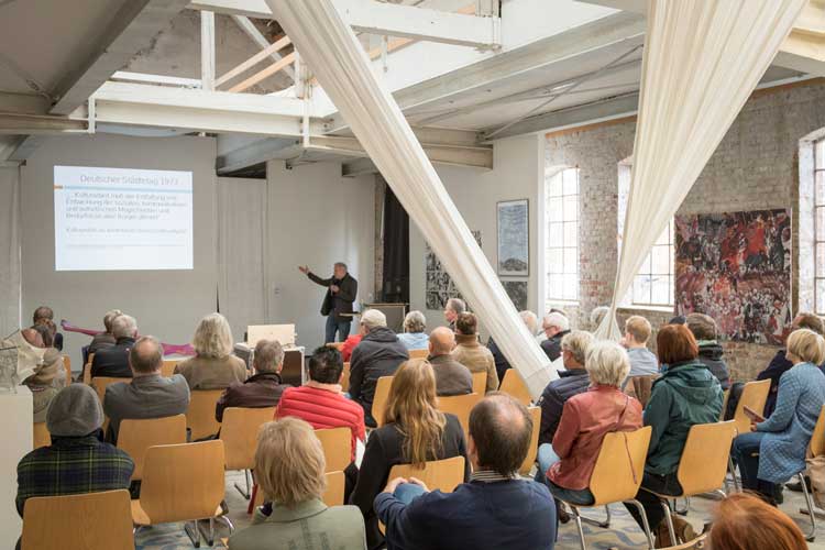 Das Oldenburger Forum für Baukultur, der Verein bau_werk, lädt auch in diesem Jahr zu Vorträgen, Diskussionsrunden und Ausstellungen ein.