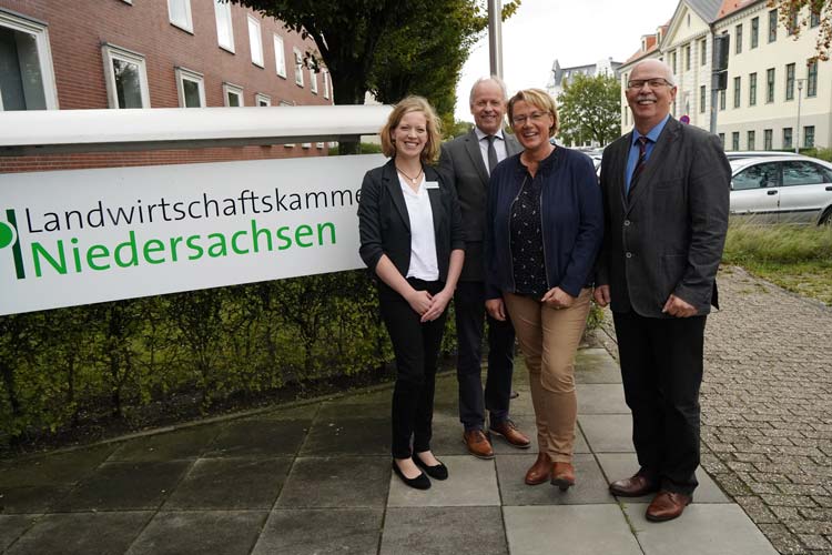 Gemeinsam für eine bessere Ernährung (von links): ZEHN-Leiterin Rike Bullwinkel, Kammerdirektor Hans-Joachim Harms, Ernährungsministerin Barbara Otte-Kinast und Kammerpräsident Gerhard Schwetje.