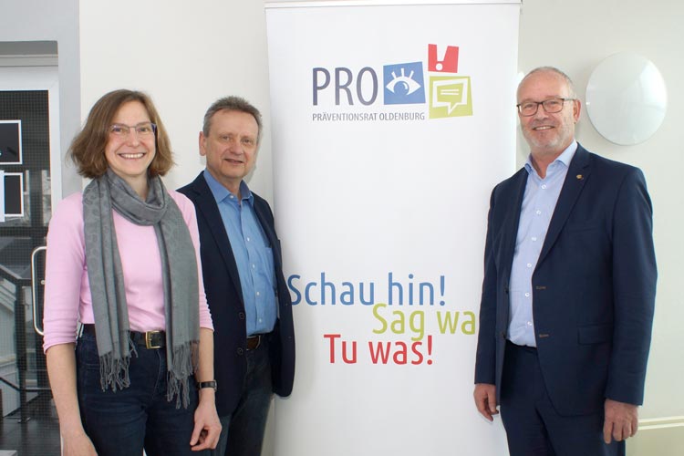 Feiern 20 Jahre Präventionsrat Oldenburg (von links): Melanie Blinlzer (Geschäftsführerin PRO), Eckhard Wache (Vorstand PRO) und Torsten Maus (Vorstand Förderverein PRO).