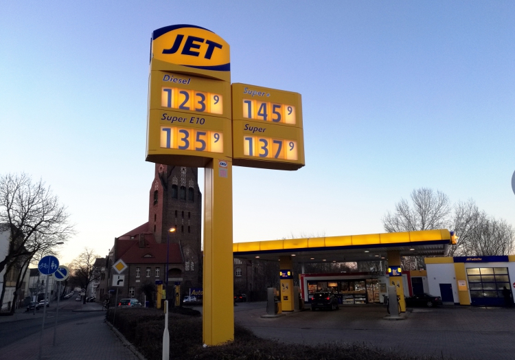 Benzin und Diesel im Durchschnitt sieben Cent teurer