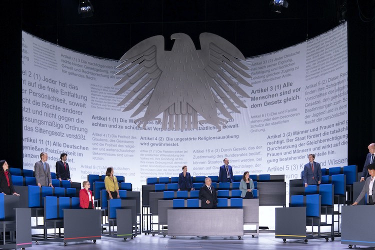 Die „Demokratische Sinfonie“ ist ein aktuelles und starkes Stück Theater im Großen Haus des Oldenburgischen Staatstheaters.