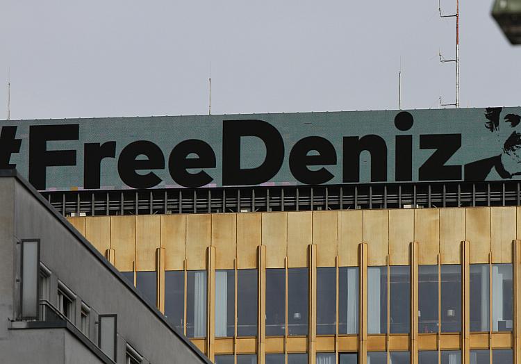 ´FreeDeniz´ auf Axel-Springer-Hochhaus im Jahr 2017, über dts Nachrichtenagentur