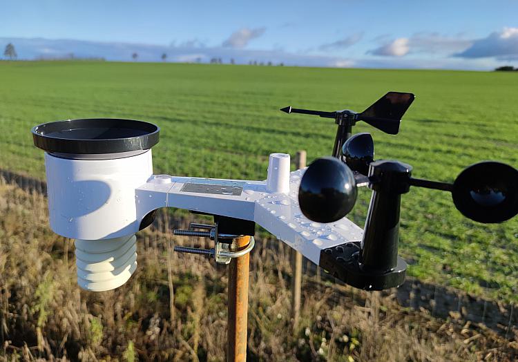 Wetterstation an einem Acker, über dts Nachrichtenagentur