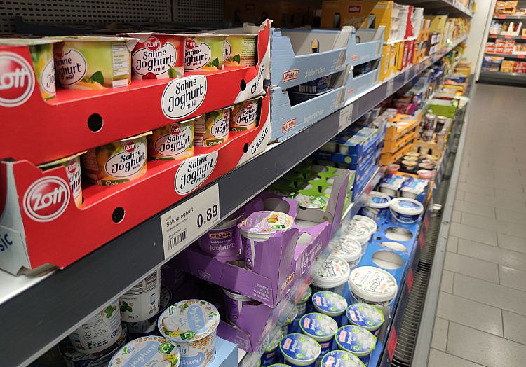 Joghurt in einem Supermarktregal (Archiv), über dts Nachrichtenagentur