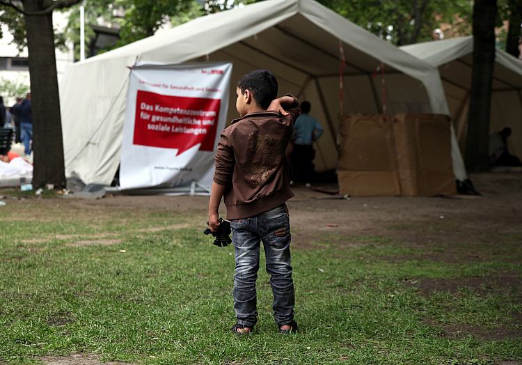 Flüchtlinge an einer Aufnahmestelle (Archiv), über dts Nachrichtenagentur