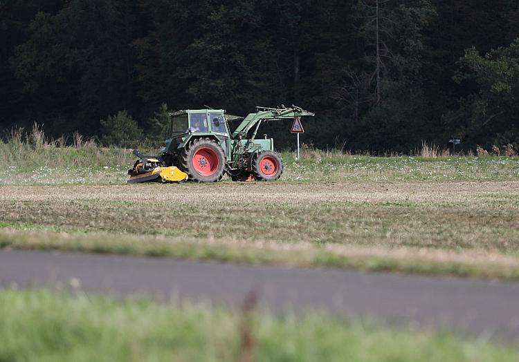 Bauer auf Traktor (Archiv), über dts Nachrichtenagentur