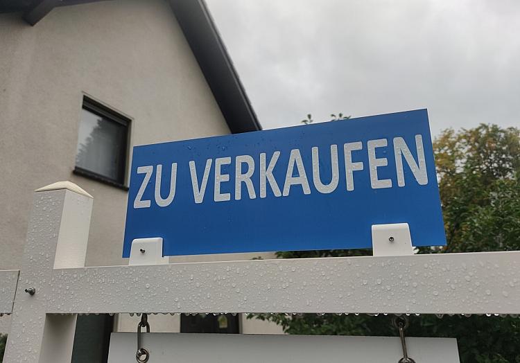 `Zu Verkaufen`-Schild (Archiv), via dts Nachrichtenagentur