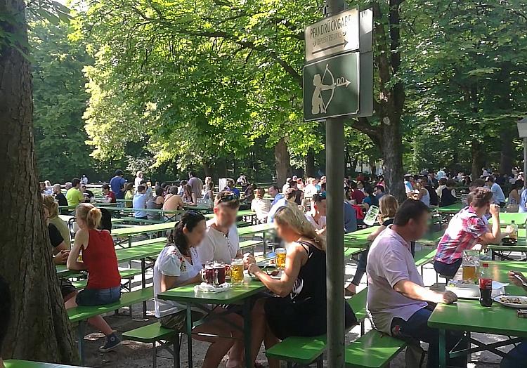 Biergarten (Archiv), via dts Nachrichtenagentur