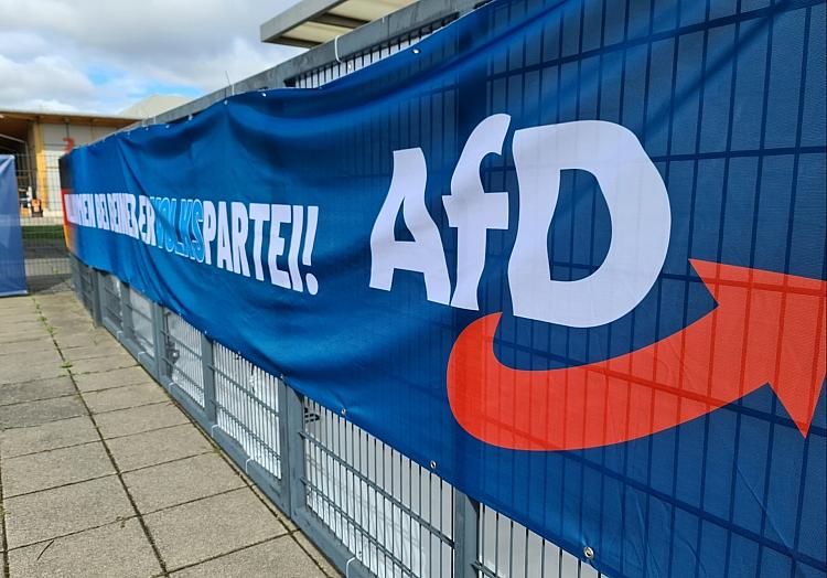 Logo vor AfD-Parteitag (Archiv), via dts Nachrichtenagentur
