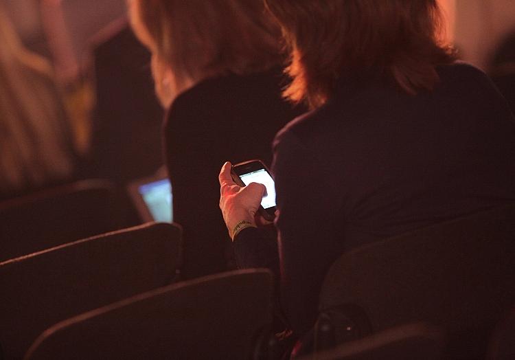 Geschäftsfrauen mit Smartphone (Archiv), via dts Nachrichtenagentur