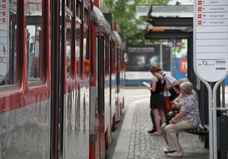 Straßenbahnhaltestelle (Archiv), via dts Nachrichtenagentur