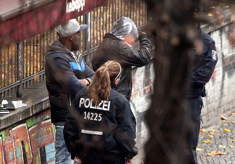Polizei kontrolliert Drogendealer (Archiv), via dts Nachrichtenagentur