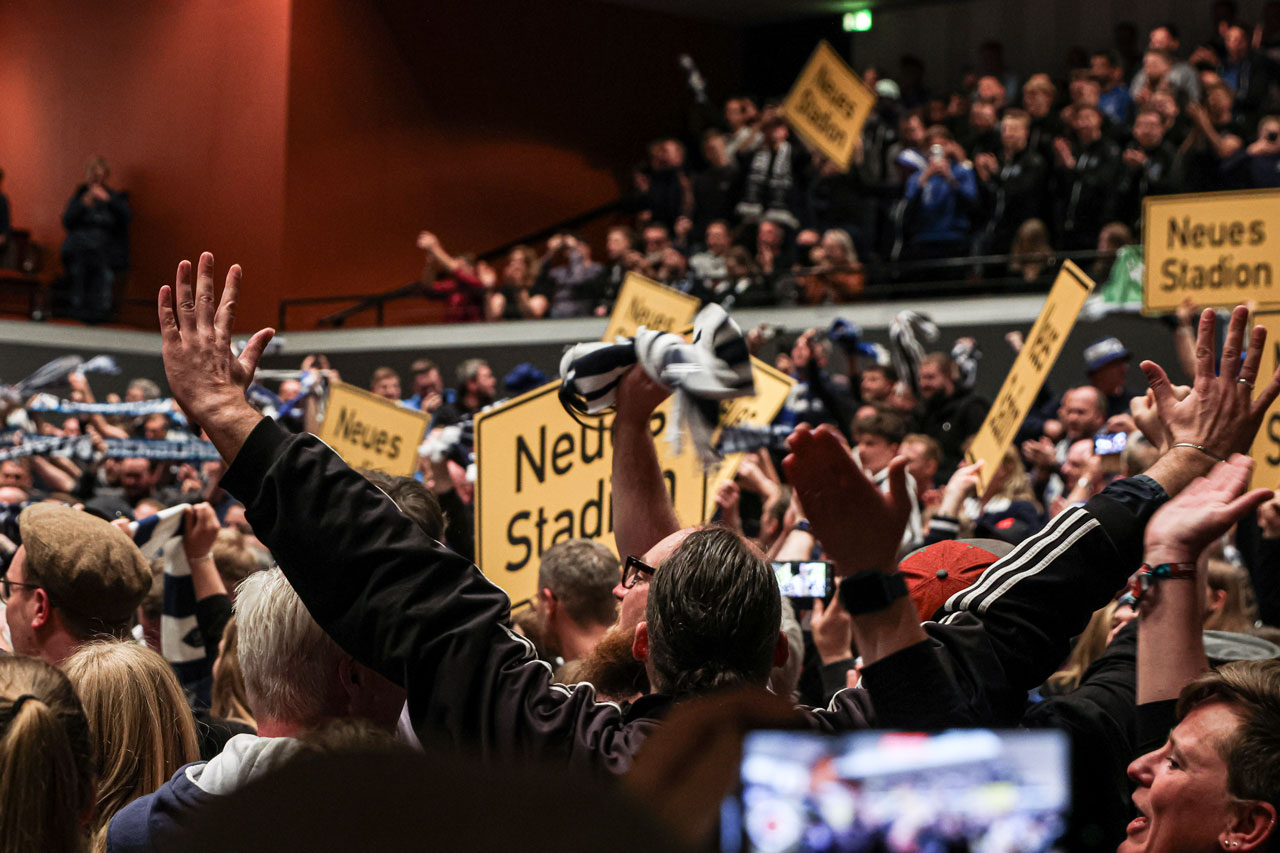 Nach der Entscheidung: Stadionstimmung in den Weser-Ems-Hallen.