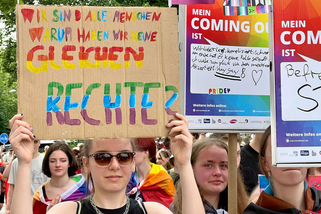 Im vorletzten Jahr haben rund 15.000 Menschen an der Demonstration zum CSD Oldenburg teilgenommen.