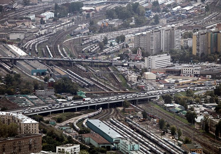 Straßenverkehr und Zugverkehr in Moskau (Russland) (Archiv), via dts Nachrichtenagentur