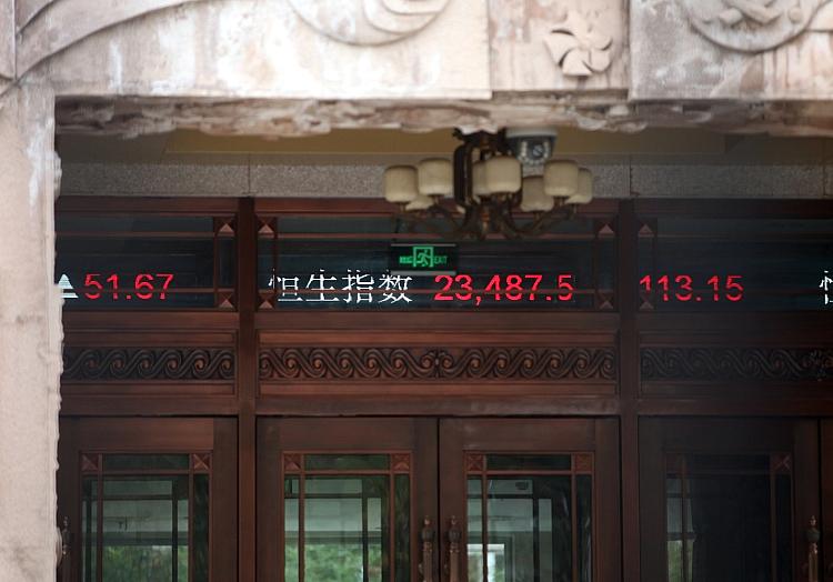 Chinesische Börsenkurse auf einem Laufband (Archiv), via dts Nachrichtenagentur