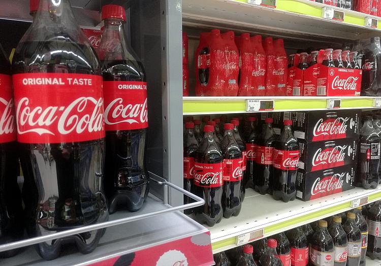 Coca-Cola in einem Supermarktregal (Archiv), via dts Nachrichtenagentur