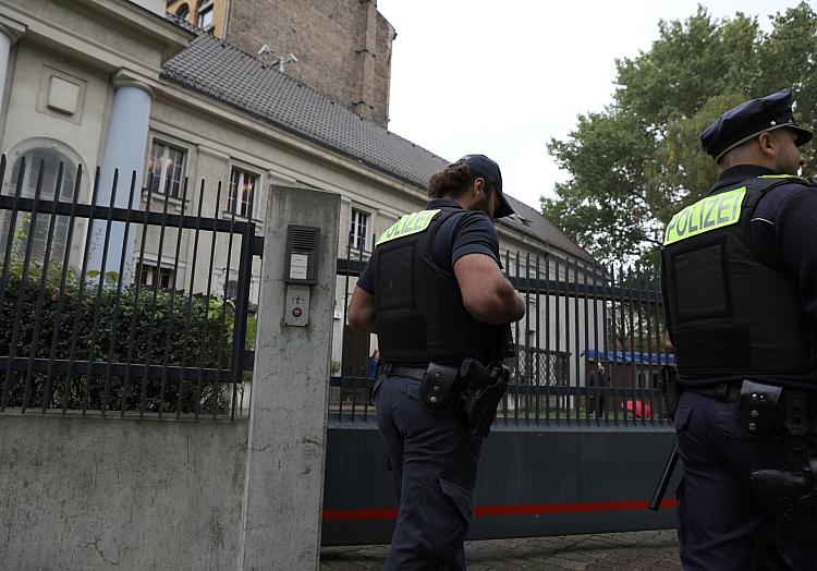 Polizei vor Synagoge (Archiv), via dts Nachrichtenagentur