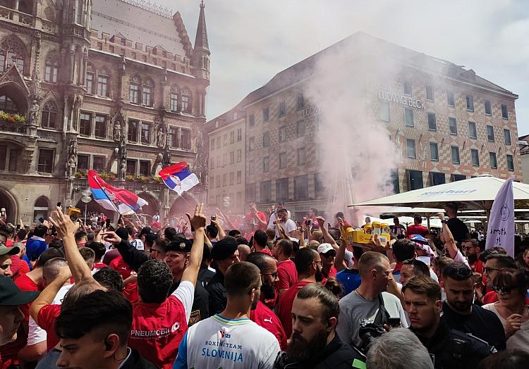 Fans vor dem Spiel Slowenien - Serbien (Archiv), via dts Nachrichtenagentur