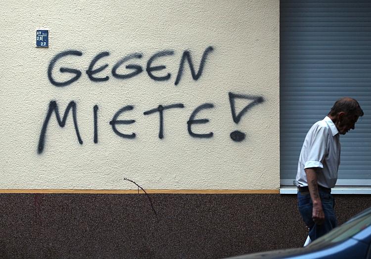 `Gegen Miete`-Graffiti an einer Hauswand in Berlin-Neukölln (Archiv), via dts Nachrichtenagentur