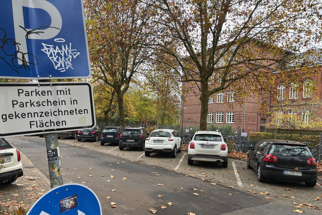 Ab sofort stehen wieder alle Stellplätze beim Parkplatz am Theaterwall 11 zur Verfügung. 