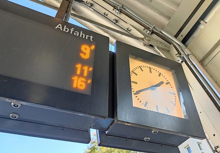 Anzeigetafel an einem Bahnhof (Archiv), via dts Nachrichtenagentur